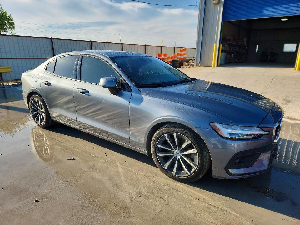 51910516 :رقم المزاد ، 7JR102FK4MG096576 vin ، 2021 Volvo S60 مزاد بيع