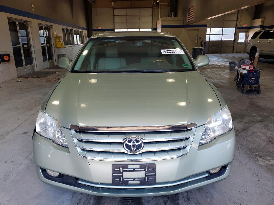 53802776 :رقم المزاد ، 4T1BK36BX6U111553 vin ، 2006 Toyota Avalon مزاد بيع