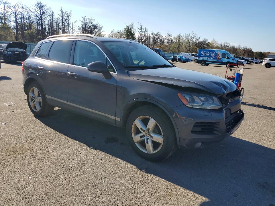 52831596 :رقم المزاد ، WVGFF9BP5BD006746 vin ، 2011 Volkswagen Touareg مزاد بيع