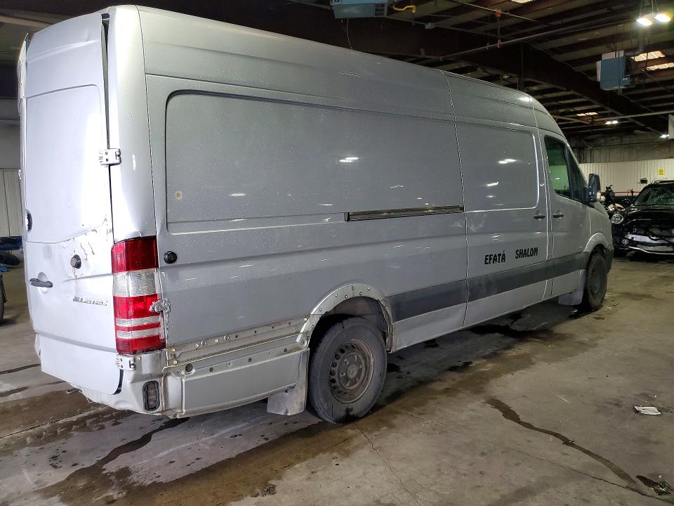 53721276 :رقم المزاد ، WD3PE8DC8F5957811 vin ، 2015 Mercedes-benz Sprinter مزاد بيع