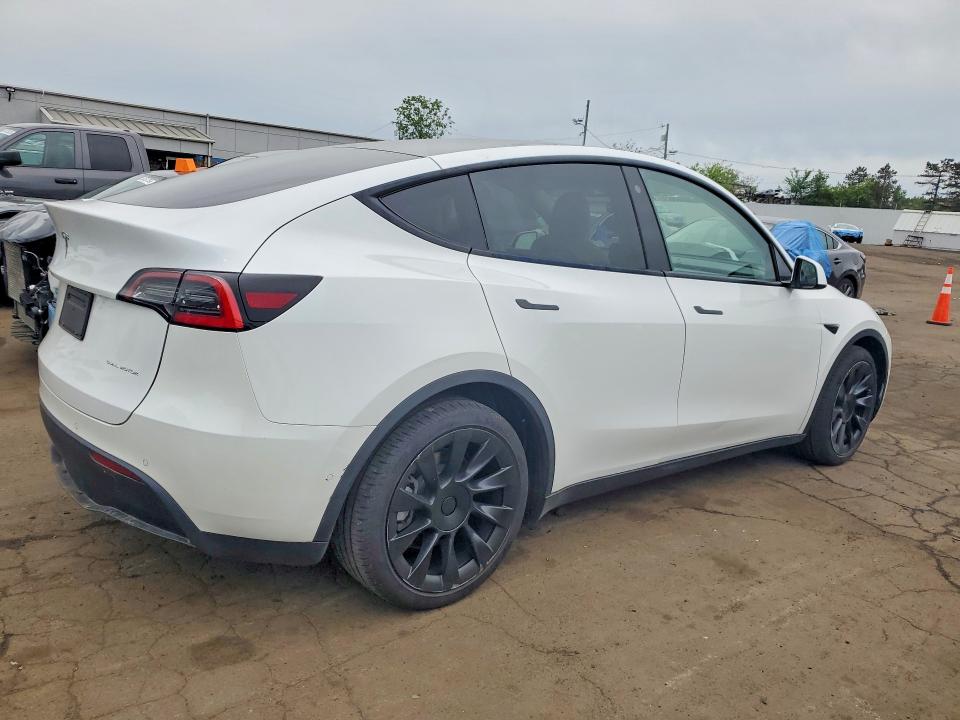 53542206 :رقم المزاد ، 5YJYGDEE4MF121051 vin ، 2021 Tesla Model Y مزاد بيع