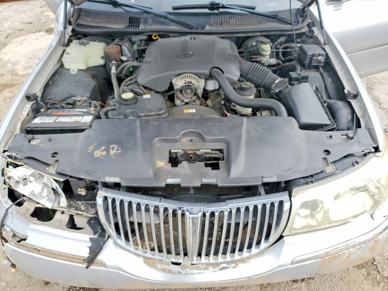 2001 Lincoln Town Car მანქანა იყიდება აუქციონზე, vin: 1LNHM83W11Y723702, აუქციონის ნომერი: 51761476
