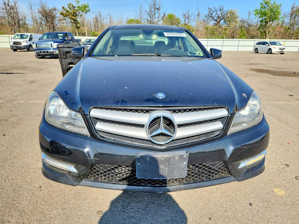 53936486 :رقم المزاد ، WDDGJ5HB5CF741055 vin ، 2012 Mercedes-benz C مزاد بيع