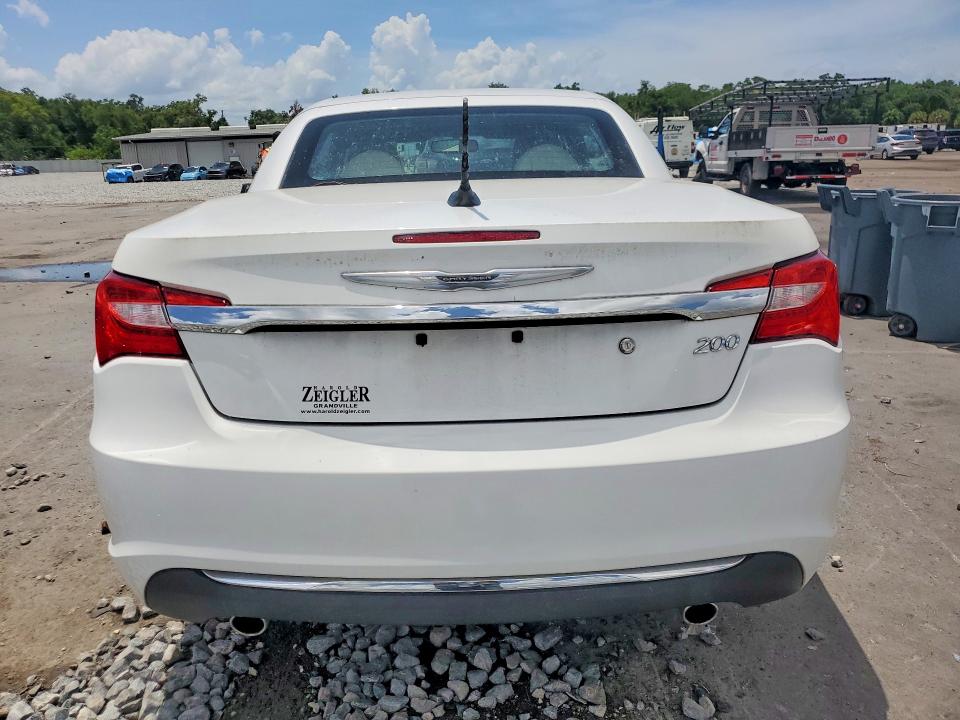 55138256 :رقم المزاد ، 1C3BC7EG6BN554720 vin ، 2011 Chrysler 200 مزاد بيع