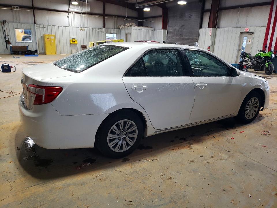 51758016 :رقم المزاد ، 4T1BF1FK4EU332959 vin ، 2014 Toyota Camry مزاد بيع