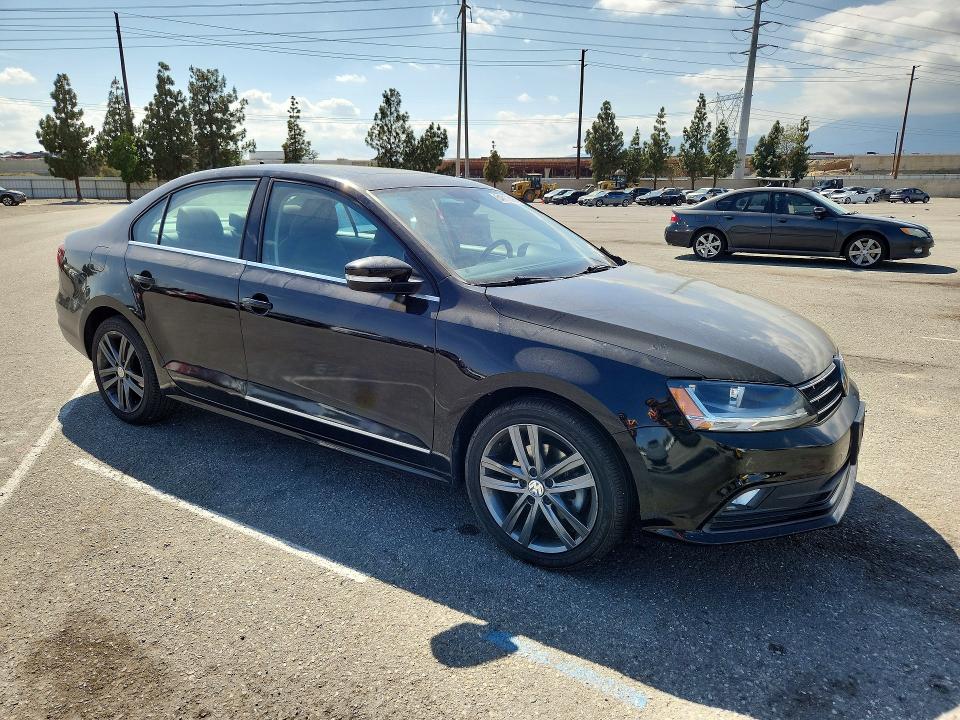 54717316 :رقم المزاد ، 3VWL17AJ1JM226067 vin ، 2018 Volkswagen Jetta مزاد بيع