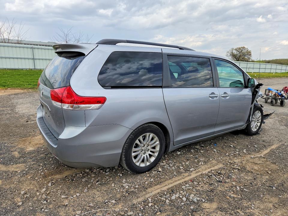 2011 Toyota Sienna მანქანა იყიდება აუქციონზე, vin: 5TDYK3DC5BS158725, აუქციონის ნომერი: 52082086