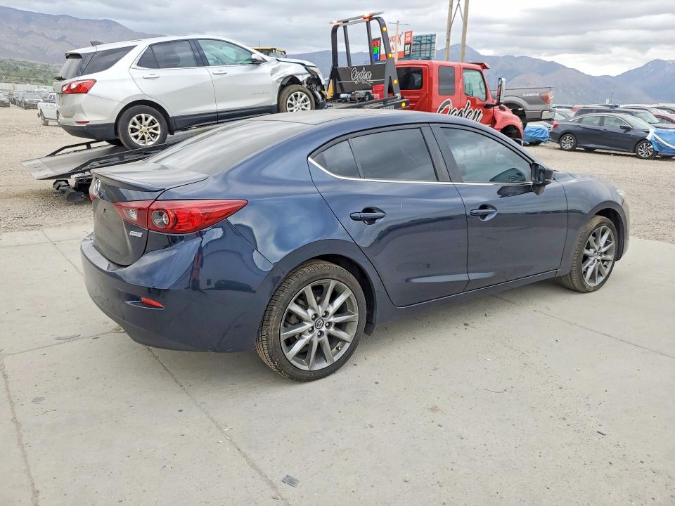 52559026 :رقم المزاد ، 3MZBN1V37JM215129 vin ، 2018 Mazda 3 مزاد بيع