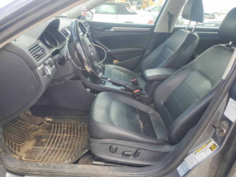 54304616 :رقم المزاد ، 1VWDT7A38HC056088 vin ، 2017 Volkswagen Passat مزاد بيع