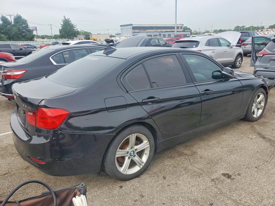 54678506 :رقم المزاد ، WBA3C3C54FK201164 vin ، 2015 Bmw 320 مزاد بيع