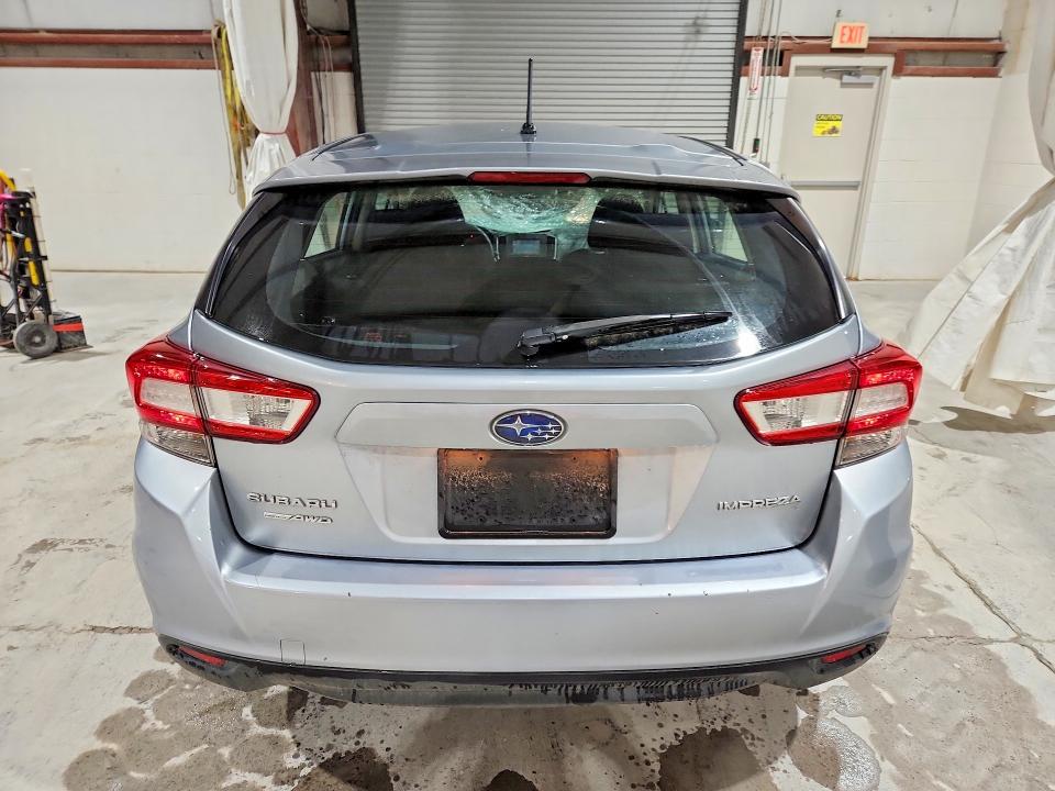 53240986 :رقم المزاد ، 4S3GTAA66J3740876 vin ، 2018 Subaru Impreza مزاد بيع