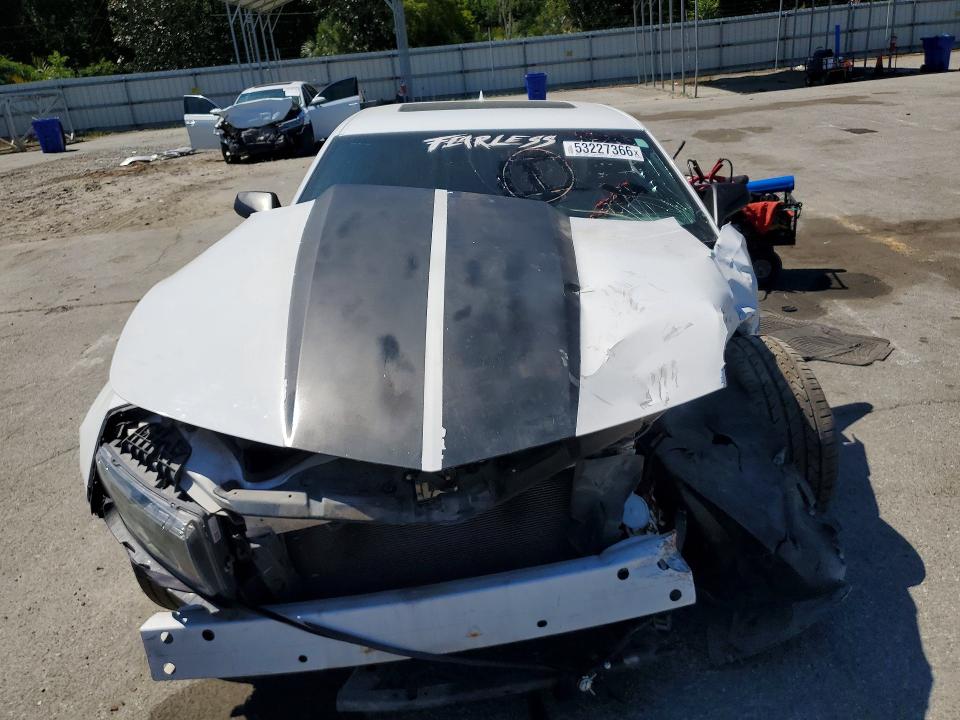 53227366 :رقم المزاد ، 2G1FF1E39F9135812 vin ، 2015 Chevrolet Camaro مزاد بيع