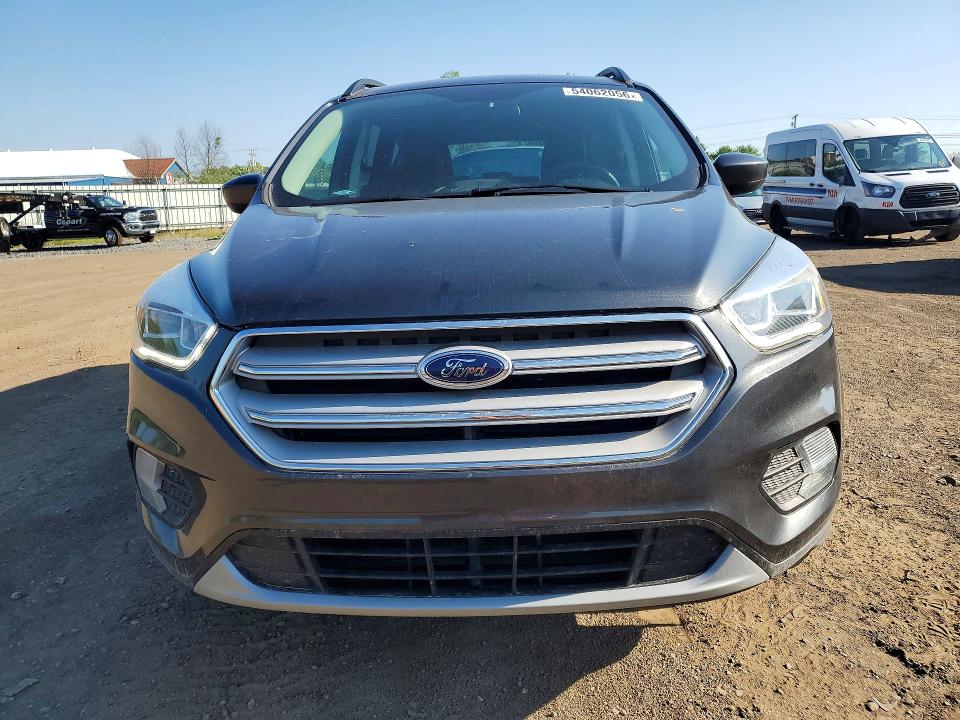 54062056 :رقم المزاد ، 1FMCU0HD9JUB39235 vin ، 2018 Ford Escape مزاد بيع