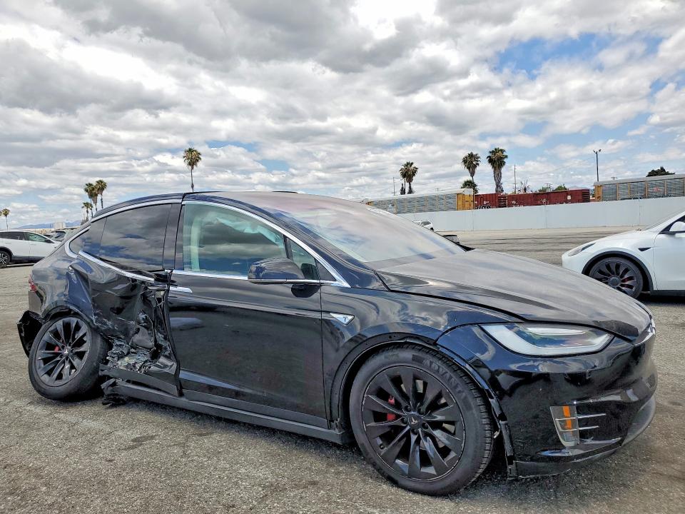 2016 Tesla Model X მანქანა იყიდება აუქციონზე, vin: 5YJXCBE27GF008717, აუქციონის ნომერი: 54846556