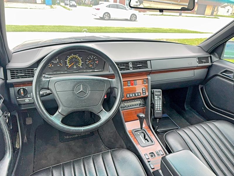 52910686 :رقم المزاد ، WDBEA28E4PB858079 vin ، 1993 Mercedes-benz 300 مزاد بيع