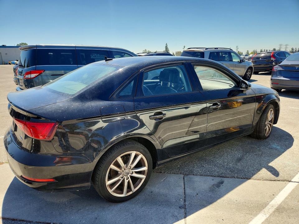 52176816 :رقم المزاد ، WAUAJGFF3F1101524 vin ، 2015 Audi A3 مزاد بيع