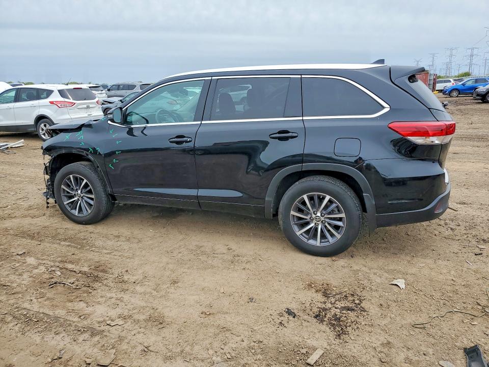 2018 Toyota Highlander მანქანა იყიდება აუქციონზე, vin: 5TDJZRFH3JS536872, აუქციონის ნომერი: 52623866