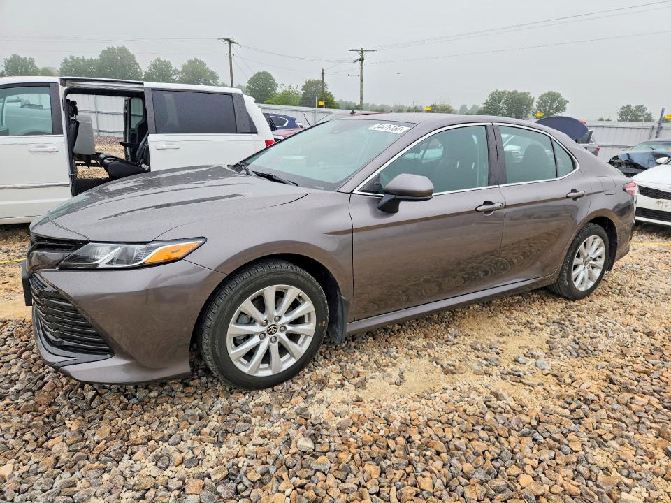 2020 Toyota Camry მანქანა იყიდება აუქციონზე, vin: 4T1C11AK3LU977142, აუქციონის ნომერი: 54426156