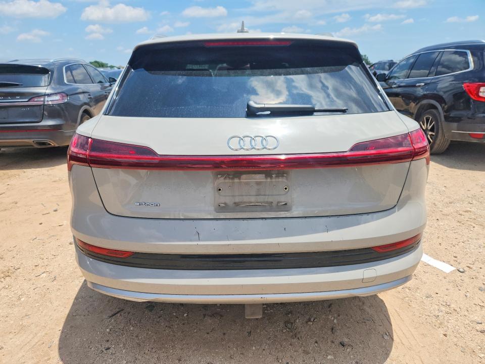 53477316 :رقم المزاد ، WA1VABGE5KB022870 vin ، 2019 Audi E-tron مزاد بيع