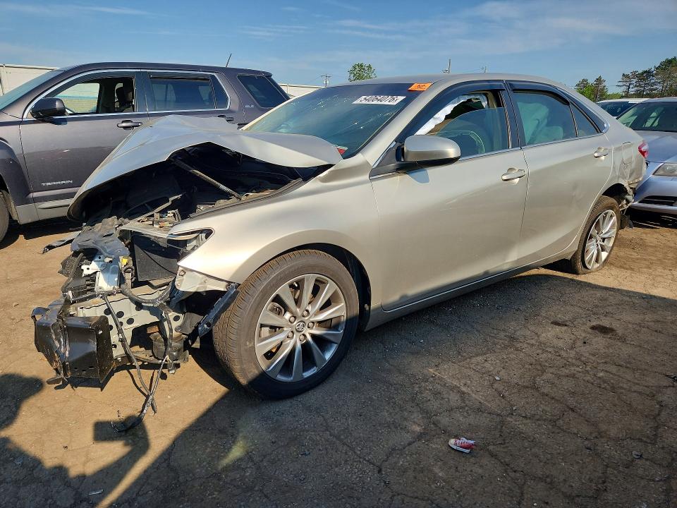 54064076 :رقم المزاد ، 4T1BF1FK7HU710700 vin ، 2017 Toyota Camry مزاد بيع