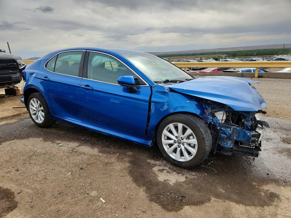53142776 :رقم المزاد ، 4T1C11AK2LU324298 vin ، 2020 Toyota Camry مزاد بيع