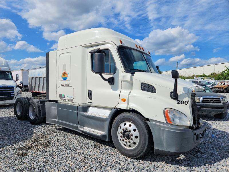 2016 Freightliner Cascadia მანქანა იყიდება აუქციონზე, vin: 3AKJGHDV2GSGU8100, აუქციონის ნომერი: 51782286