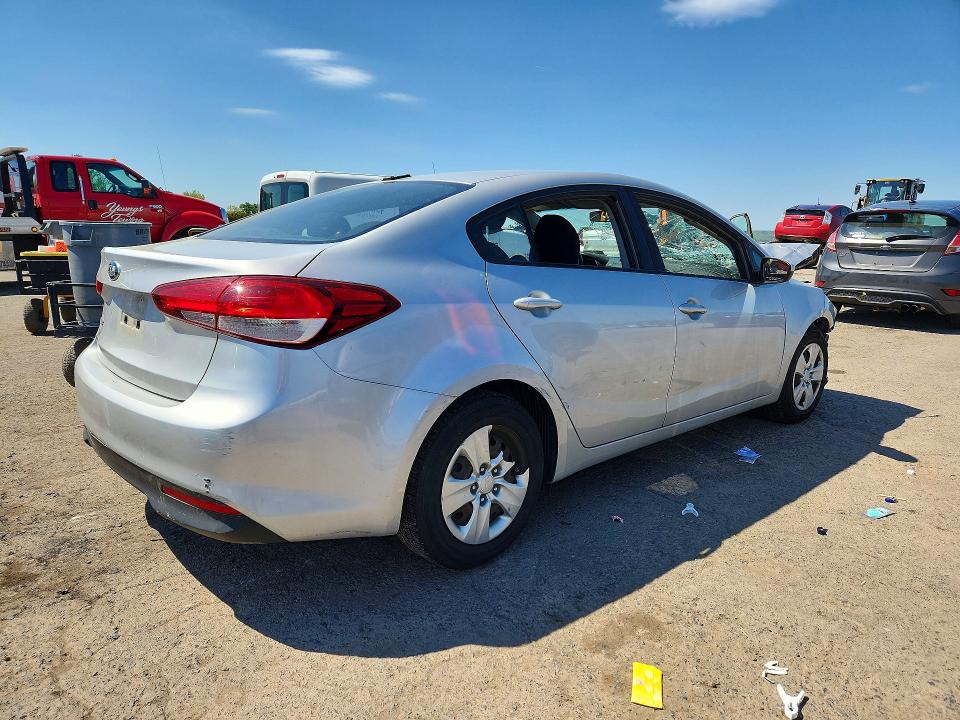 2018 Kia Forte მანქანა იყიდება აუქციონზე, vin: 3KPFK4A74JE214411, აუქციონის ნომერი: 51595016