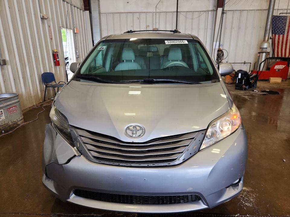 53902066 :رقم المزاد ، 5TDYK3DC3CS240745 vin ، 2012 Toyota Sienna مزاد بيع