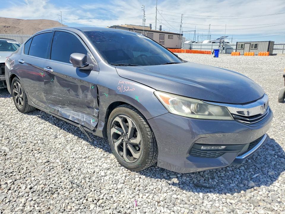 2017 Honda Accord მანქანა იყიდება აუქციონზე, vin: 1HGCR2F95HA068256, აუქციონის ნომერი: 52393886
