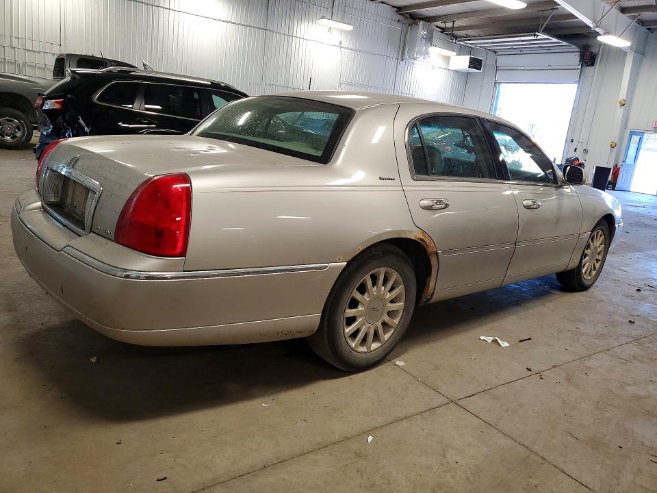 52330506 :رقم المزاد ، 1LNHM81V87Y638830 vin ، 2007 Lincoln Town Car مزاد بيع