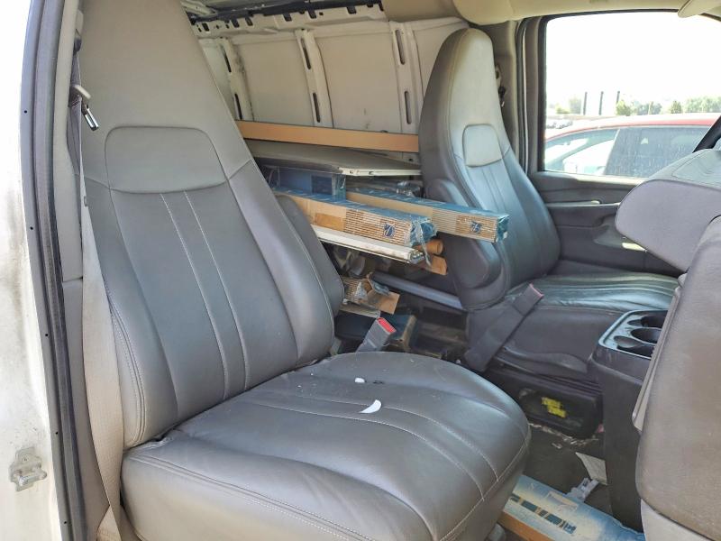 53910946 :رقم المزاد ، 1GCWGFFF8F1106493 vin ، 2015 Chevrolet Express 2500 مزاد بيع