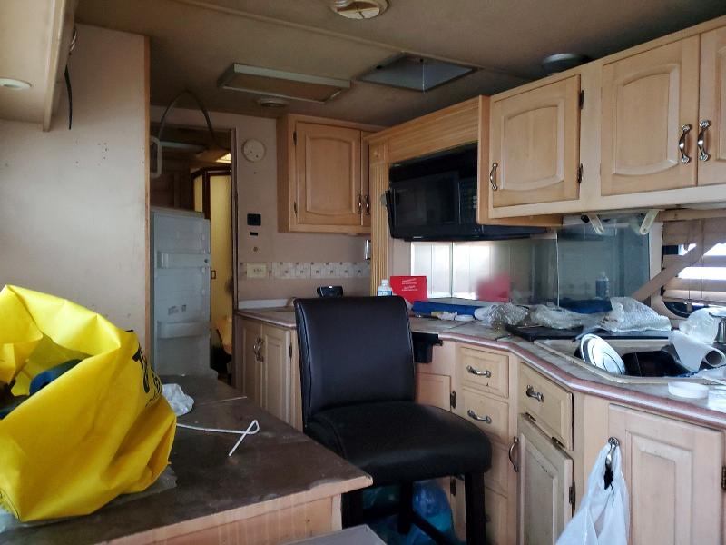 50831496 :رقم المزاد ، 3FCNF53S2XJA15252 vin ، 1999 Newmar Kountry Recreational Vehicle (rv) مزاد بيع