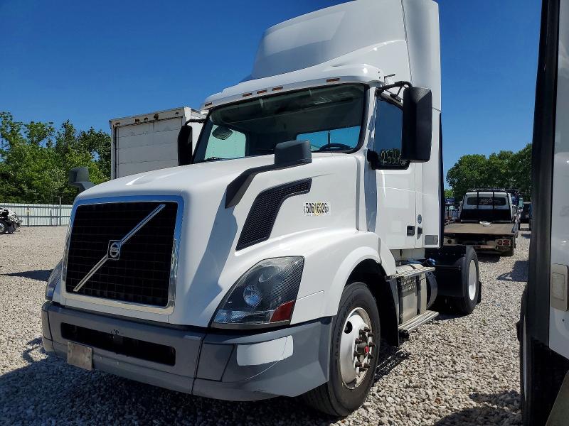 Продаж на аукціоні авто 2018 Volvo Vn, vin: 4V4N39TG6JN892760, номер лоту: 50616326
