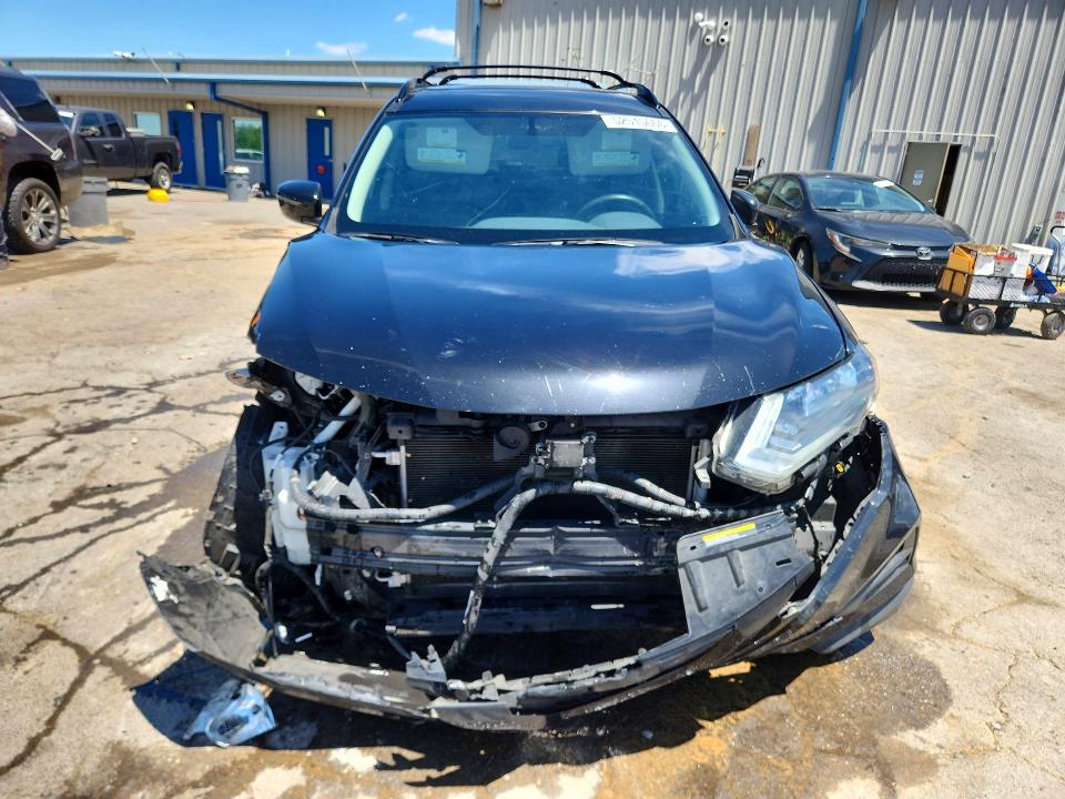 52515666 :رقم المزاد ، 5N1AT2MT0JC815550 vin ، 2018 Nissan Rogue مزاد بيع