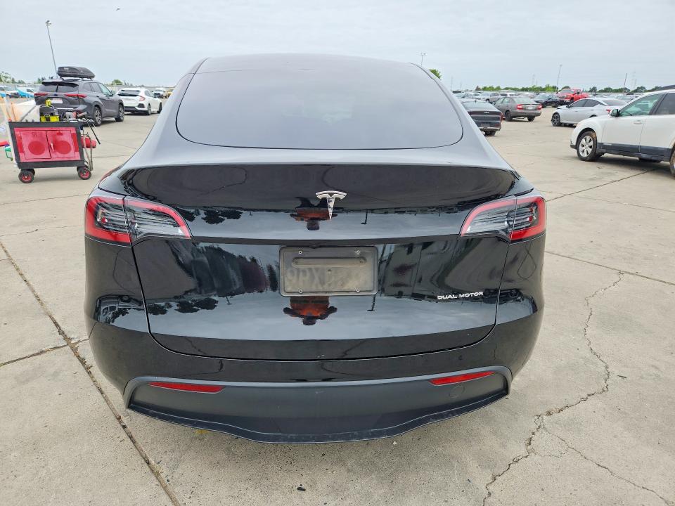 52556006 :رقم المزاد ، 7SAYGAEE1SF221753 vin ، 2025 Tesla Model Y مزاد بيع