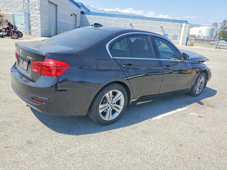 53287526 :رقم المزاد ، WBA8B9G50HNU09565 vin ، 2017 Bmw 330 مزاد بيع