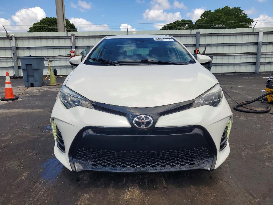 54516776 :رقم المزاد ، 5YFBURHE2JP785775 vin ، 2018 Toyota Corolla مزاد بيع