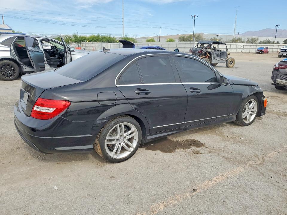 2013 Mercedes-benz C მანქანა იყიდება აუქციონზე, vin: WDDGF4HB5DR279947, აუქციონის ნომერი: 52378226