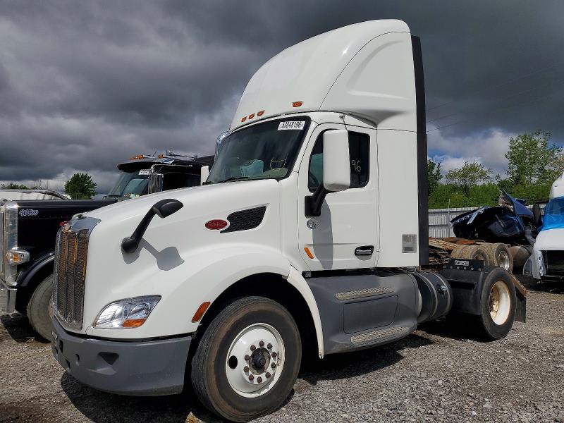 Продажа на аукционе авто 2018 Peterbilt 579, vin: 1XPBA48XXJD477591, номер лота: 53848196