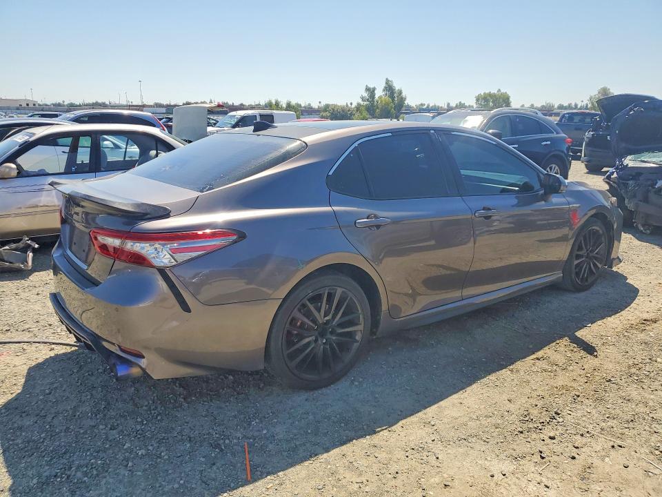 2018 Toyota Camry მანქანა იყიდება აუქციონზე, vin: 4T1B61HK2JU029654, აუქციონის ნომერი: 46780936
