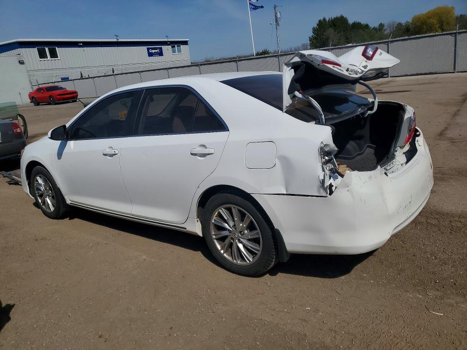 52222736 :رقم المزاد ، 4T1BF1FK1EU351856 vin ، 2014 Toyota Camry مزاد بيع