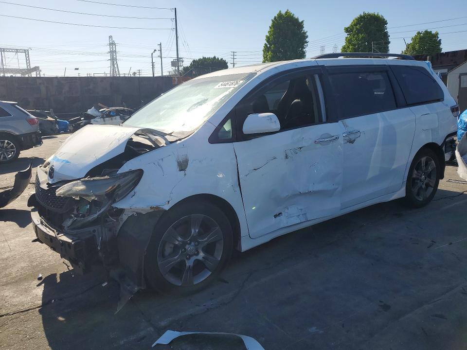 Auction sale of the 2016 Toyota Sienna, vin: 5TDXK3DCXGS721870, lot number: 54461876