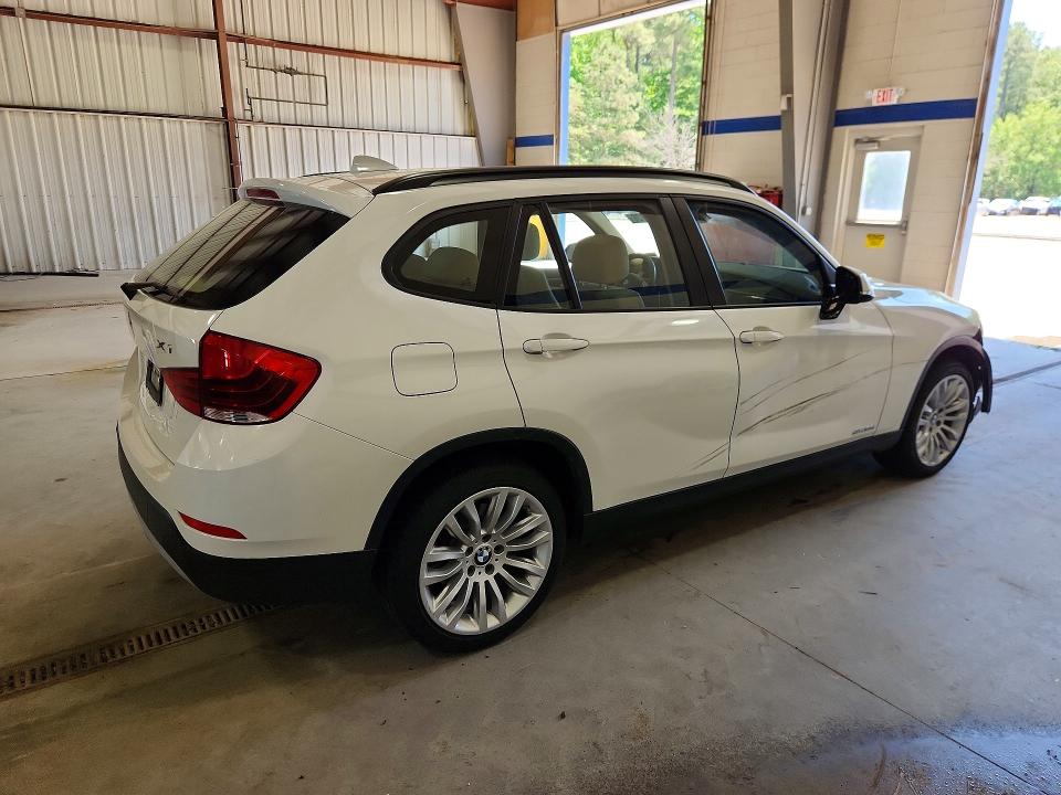 2015 Bmw X1 მანქანა იყიდება აუქციონზე, vin: WBAVM1C54FVW57108, აუქციონის ნომერი: 53045726