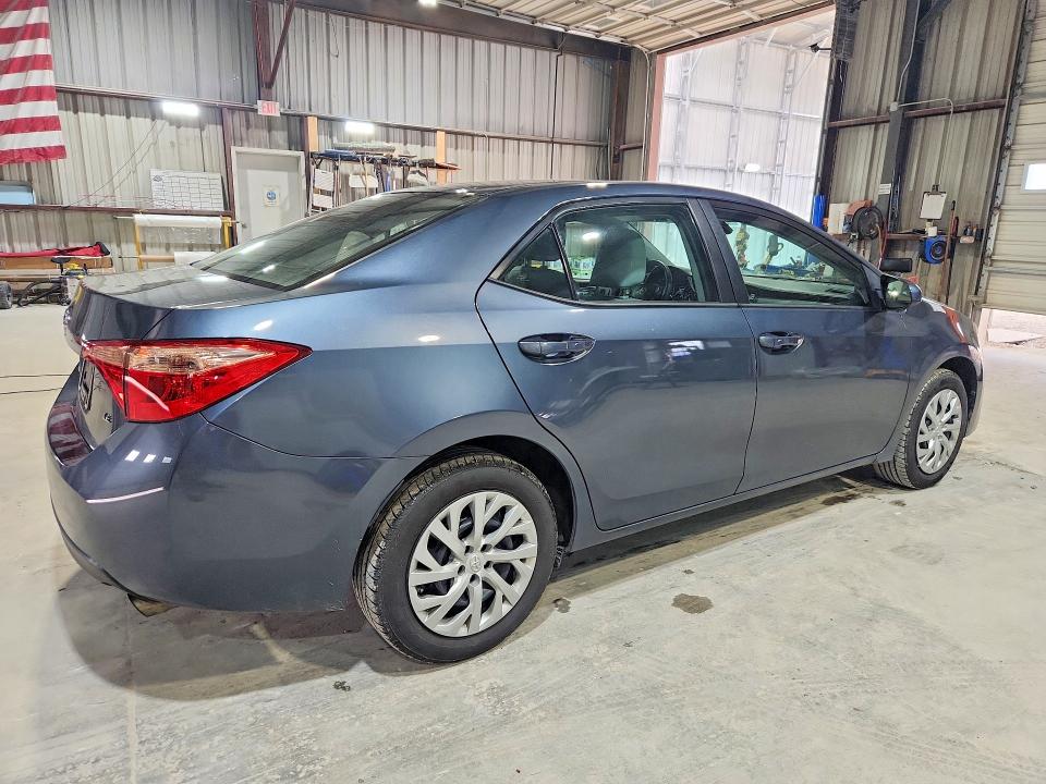 52764776 :رقم المزاد ، 5YFBURHE0JP844581 vin ، 2018 Toyota Corolla مزاد بيع
