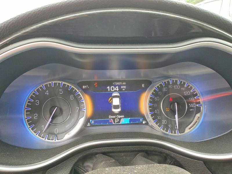 52180736 :رقم المزاد ، 1C3CCCCG6FN583043 vin ، 2015 Chrysler 200 مزاد بيع
