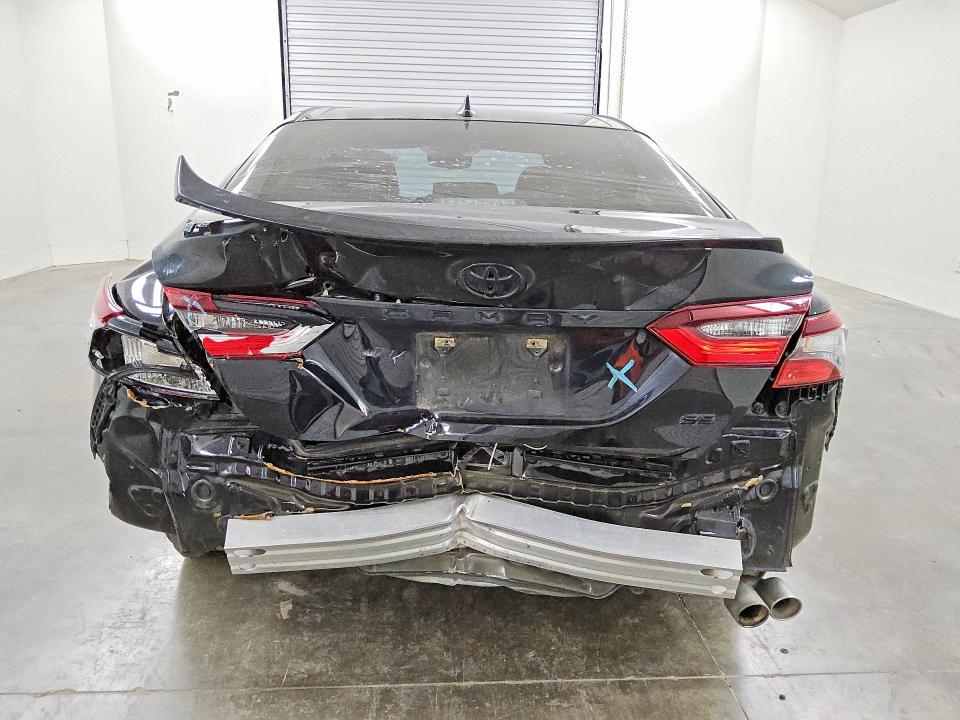 51633996 :رقم المزاد ، 4T1G11AK0NU043301 vin ، 2022 Toyota Camry مزاد بيع