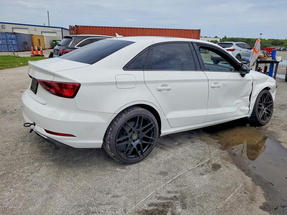 2017 Audi A3 მანქანა იყიდება აუქციონზე, vin: WAUAUGFF8H1042772, აუქციონის ნომერი: 55560206