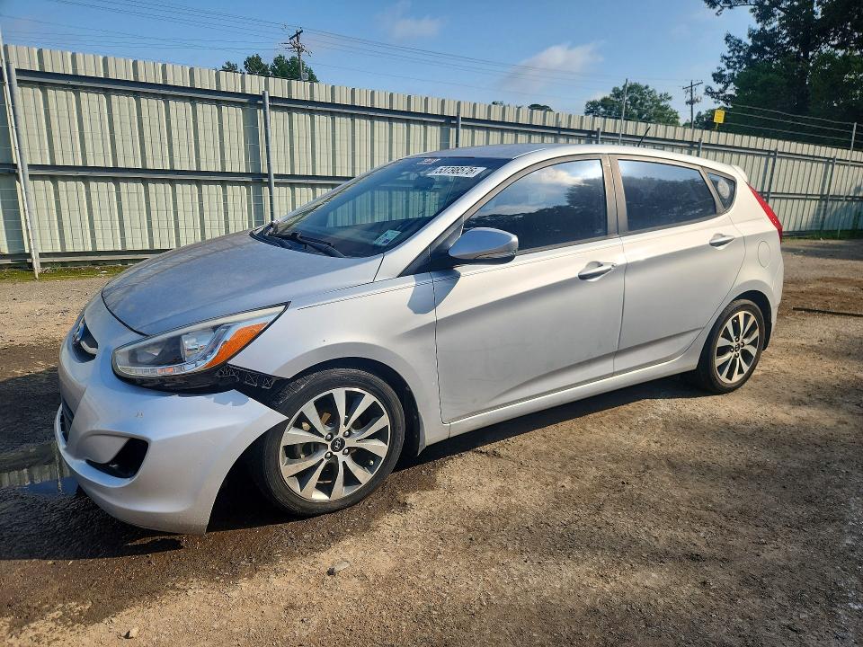 53798576 :رقم المزاد ، KMHCU5AE3FU217855 vin ، 2015 Hyundai Accent مزاد بيع