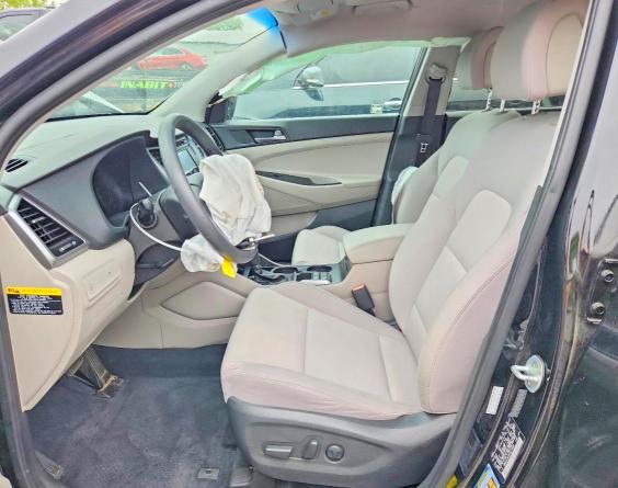 52530126 :رقم المزاد ، KM8J3CA40HU319459 vin ، 2017 Hyundai Tucson مزاد بيع