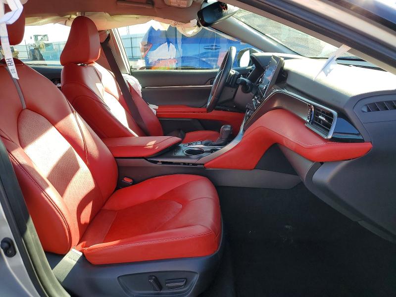 53134806 :رقم المزاد ، 4T1K31AK2NU041098 vin ، 2022 Toyota Camry مزاد بيع